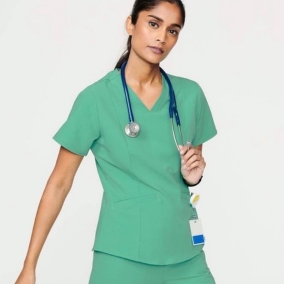 FIGS Surgical Green Slim Casma Scrub Top - Picture 1 of 6